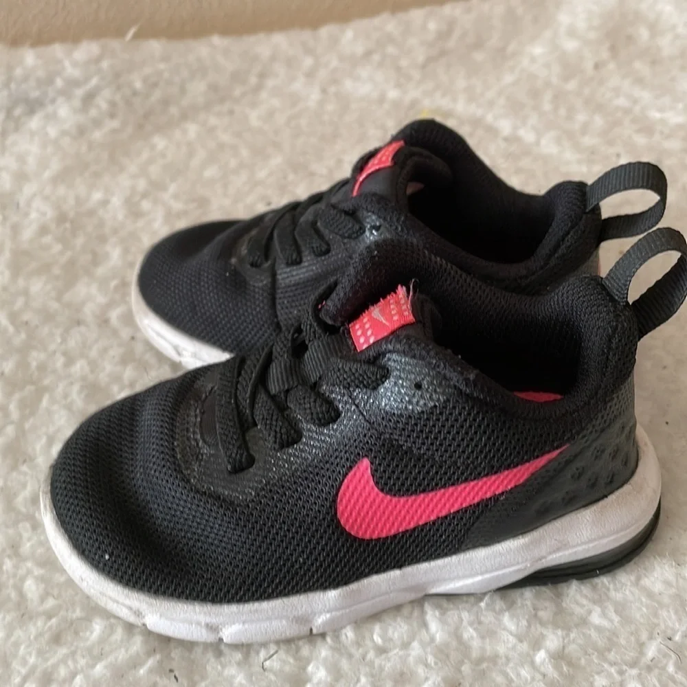 NIKE Air Sneakers Size 6C